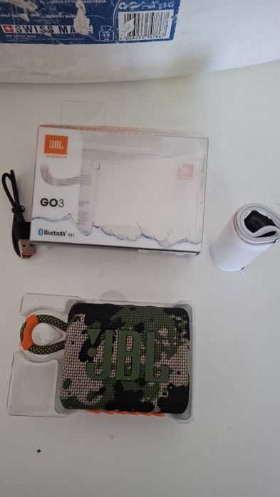 Coluna portátil JBL go