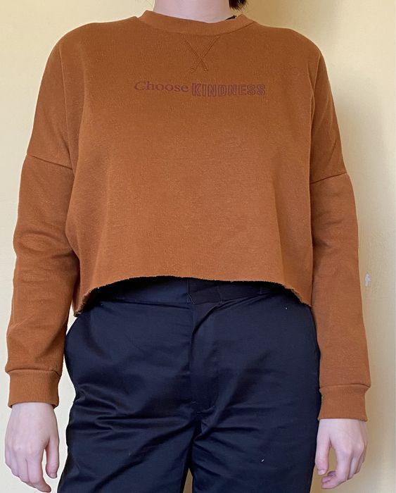 Brązowa bluza crop z napisem XXS