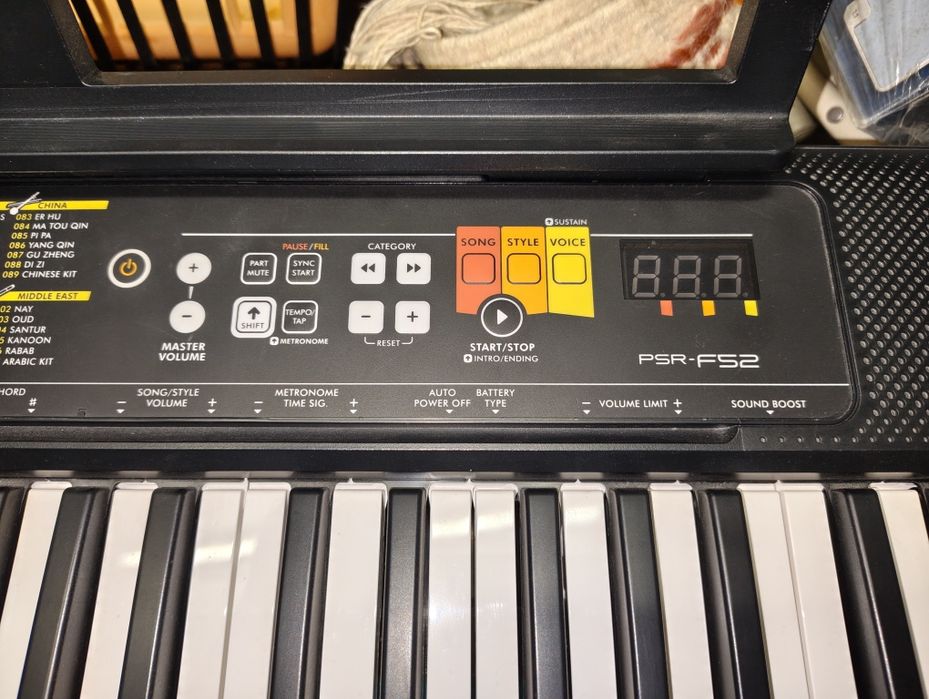 Piano/Teclado Yamaha PSR-F52 com Suporte