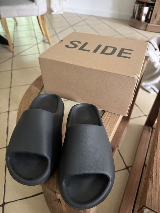 Yeezy SLIDE r. 38