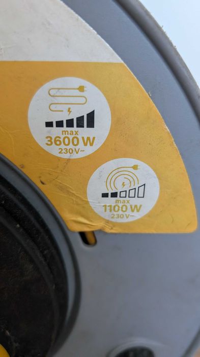 Rolo de extensão amarelo 25 m. profissional, quase novo