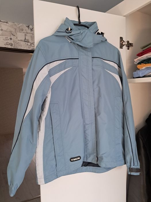 Damska kurtka sportowa z kapturem