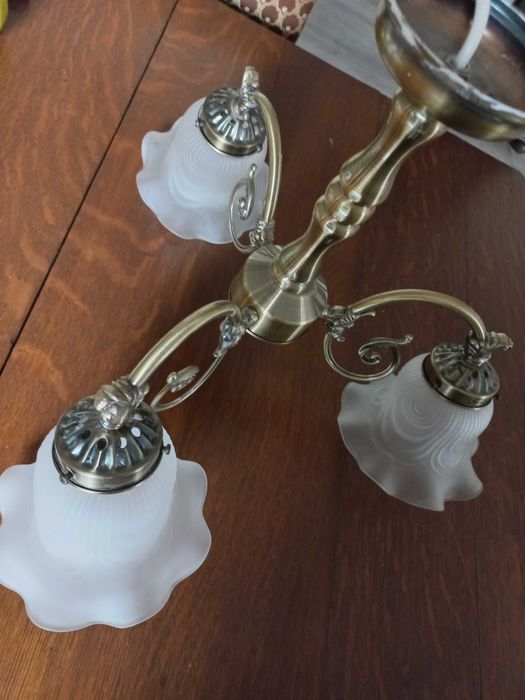 piękny wiszący  żyrandol