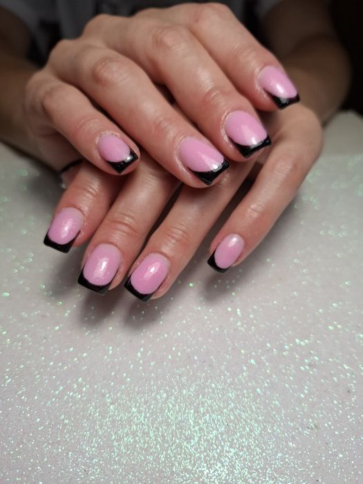 Манікюр, педикюр, нарощення нігтів, корекція