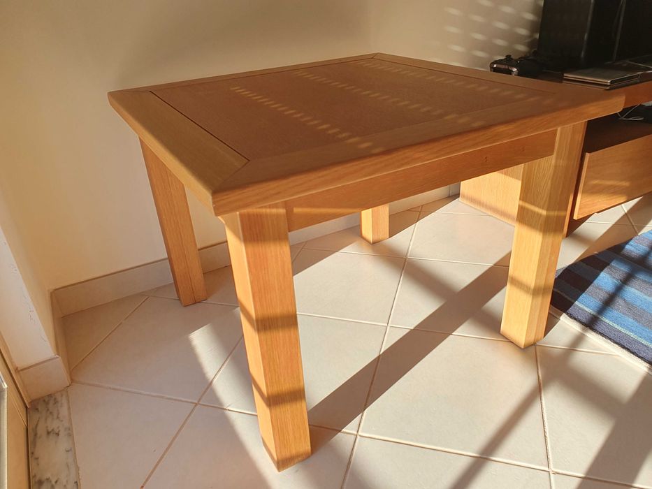 Mesa de apoio em madeira maciça