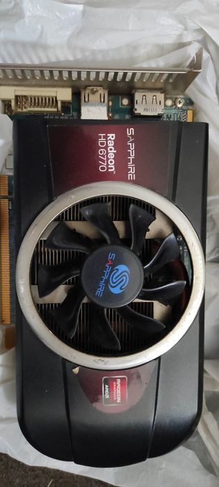 видеокартa AMD Radeon HD 6770