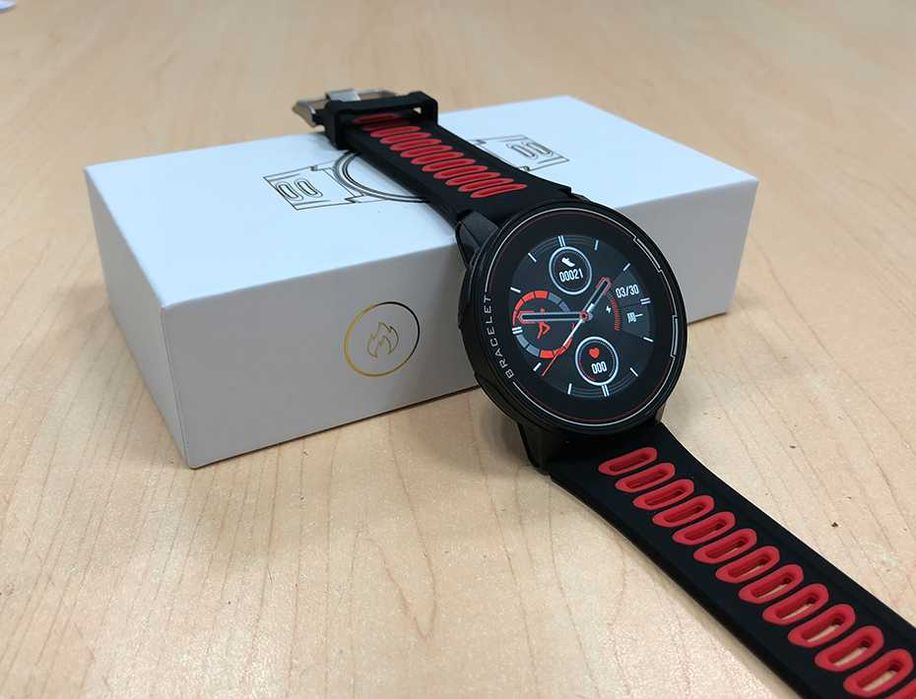 Smartwatch monitor de frequência cardíaca resistente a água.