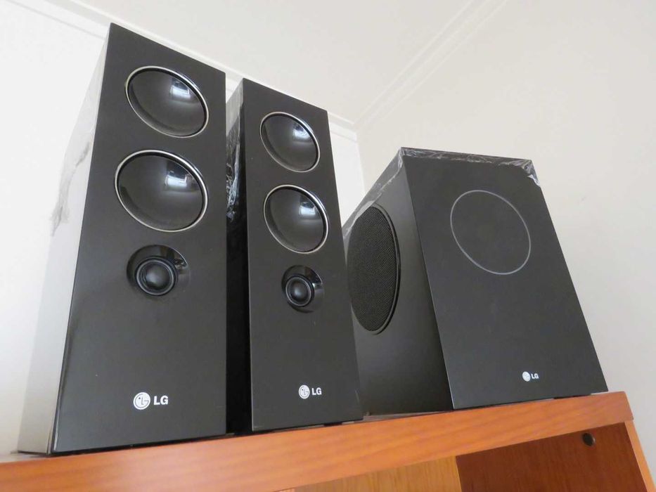Som LG: 2 Colunas 2 vias 3 altifalantes e Subwoofer 1 via. Ler anuncio
