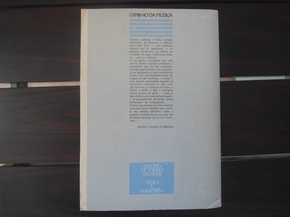 Música e Variações  I por António Vitorino d' Almeida