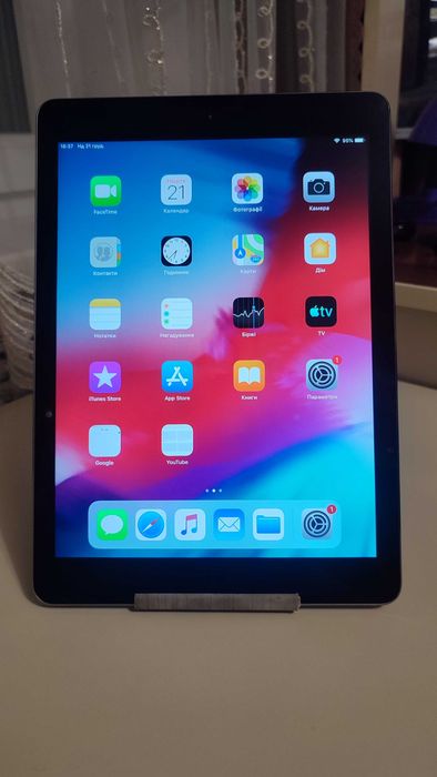 Продам планшет Apple iPad Air Wi-Fi 1/16GB,хороший стан.
