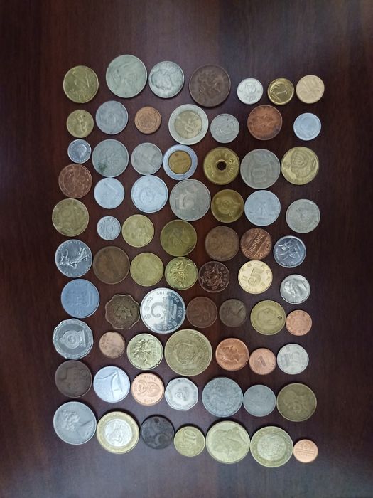 Монеты разных стран мира без повторов.Плюс подарокс