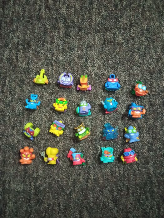 Figurki super things