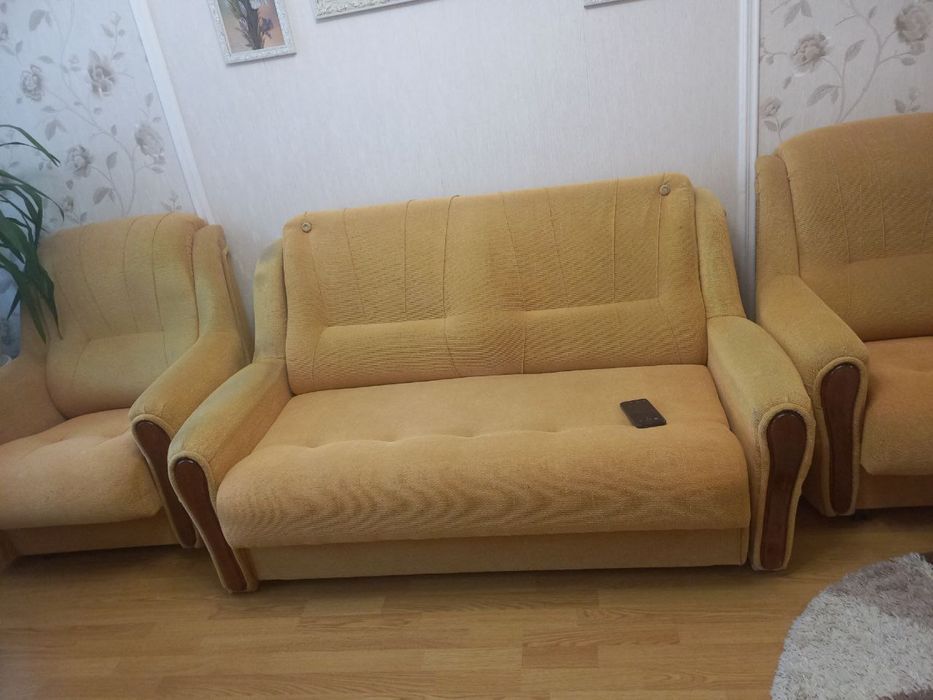 Продам диван і крісла