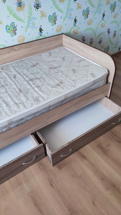 Продам два підліткових ліжка