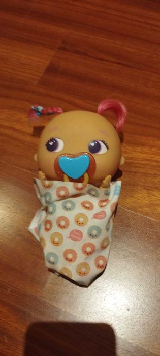 Boneca bebé interativa