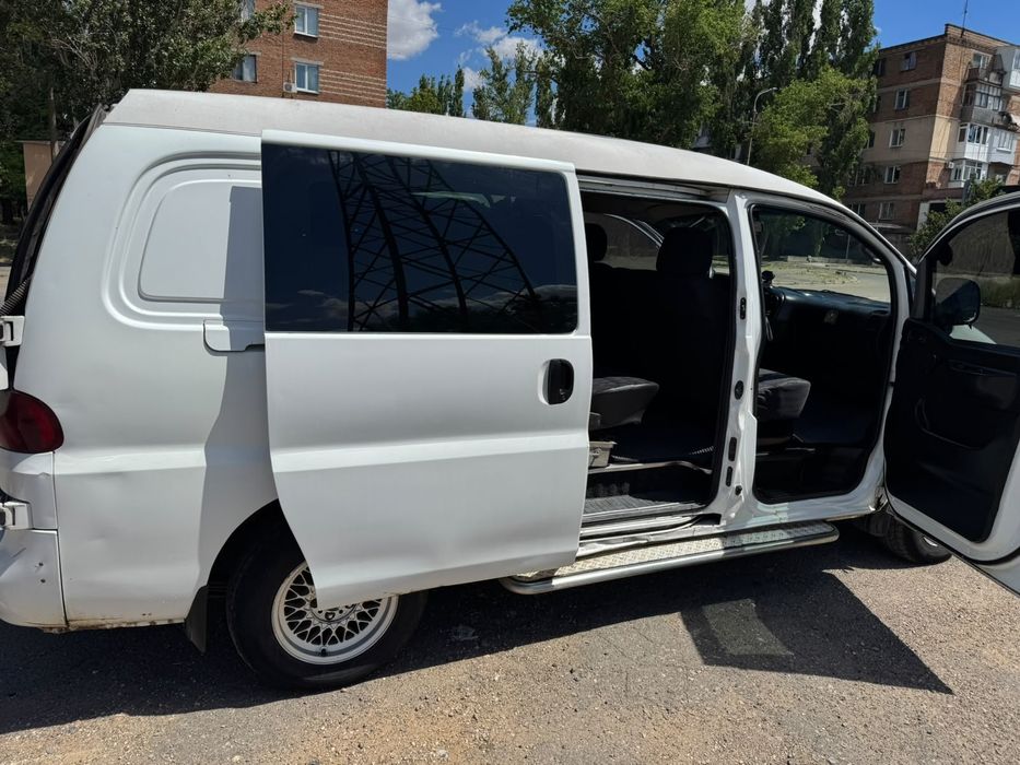 HYUNDAI H-1 2001 VIN KMJWVH7FP1U333398 фото оголошення 4 з 9