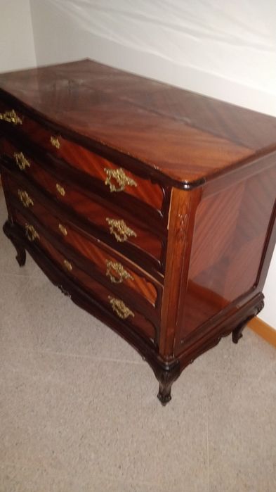 Cómoda Queen Anne com espelho