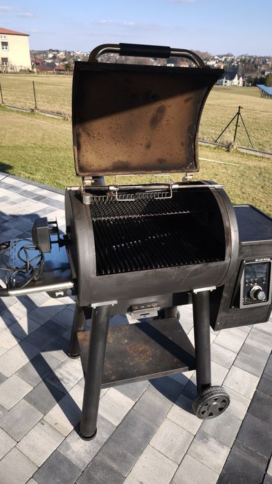 Grill, smoker Broil King Regal Pellet 400, żeliwne ruszta, różen