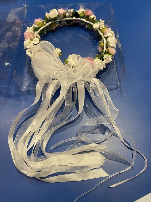 Śliczna sukienka komunijna, alba. Komplet: 2 bolerka, torebka, itd.