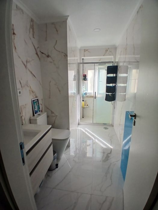 Quarto para alugar em T2 em Queluz
