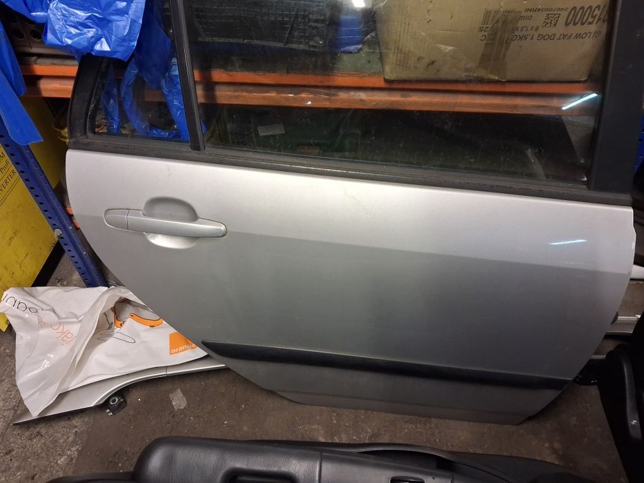 Toyota corolla.e12 hb kod 199 drzwi prawy tyl prawy przód