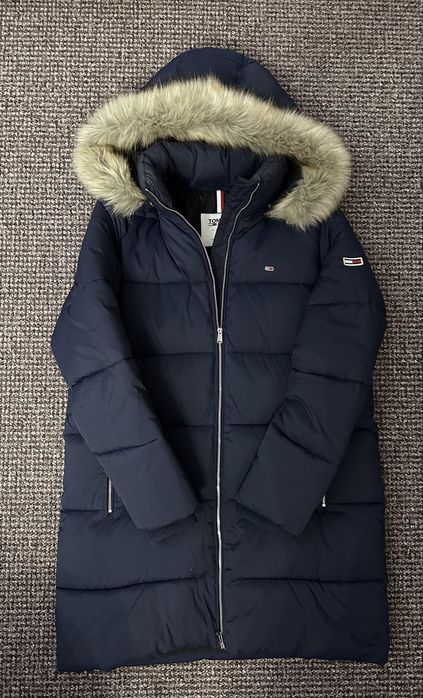 Жіночий пуховик від tommy hilfiger розмір М