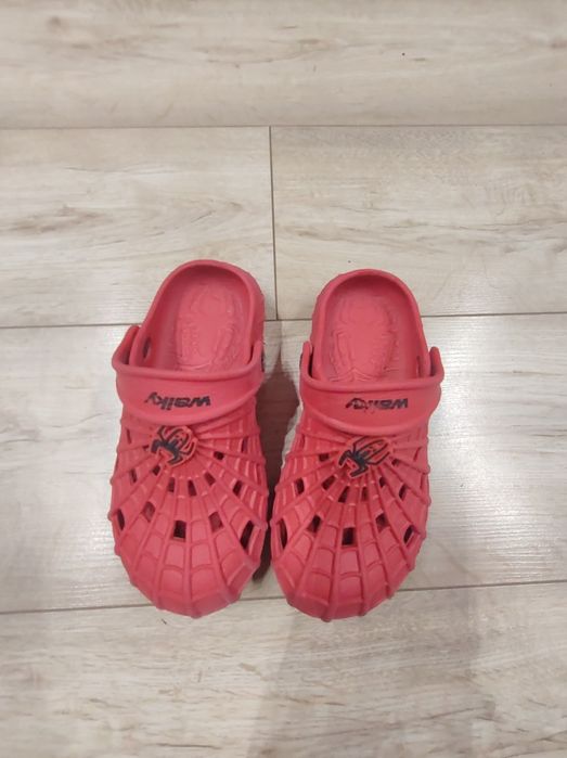 Klapki basenowe typu croksy rozm. 33