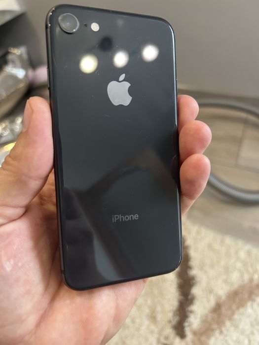 Iphone 8 64Gb в дуже гарному стані.