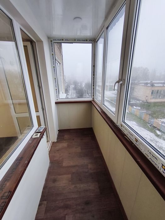 Простора 2 кімнатна квартира з ремонтом район Д