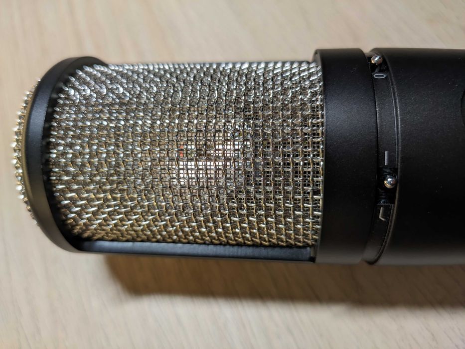 Микрофон AKG P220