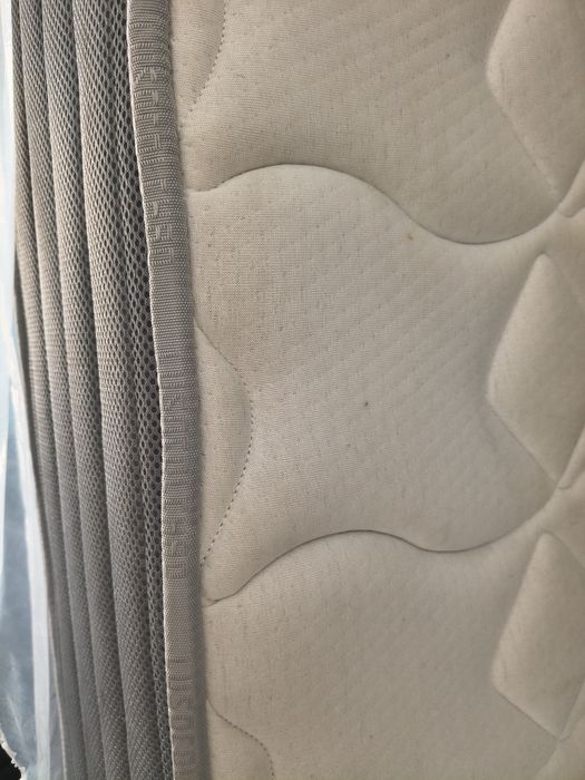 Colchão de solteiro com pouco uso