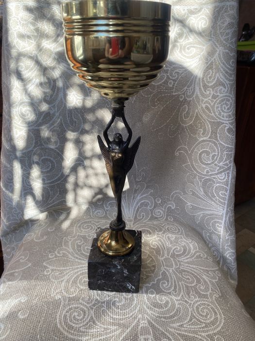 Жінка янгол перемога