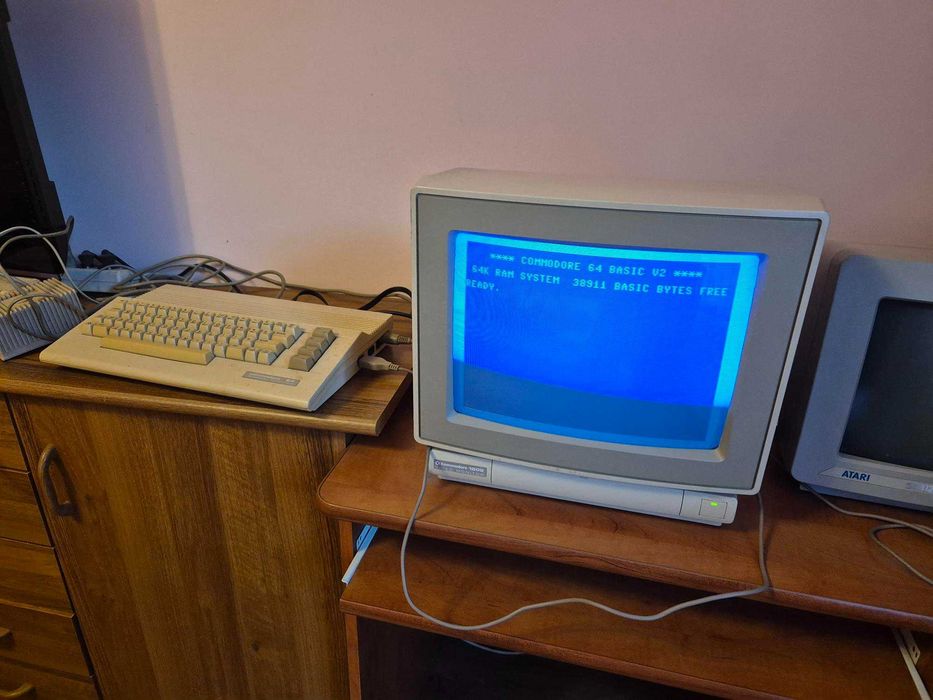 Commodore 64 z akcesoriami