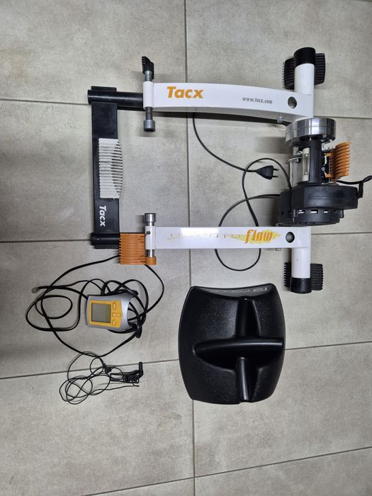 Trenażer Tacx Flow