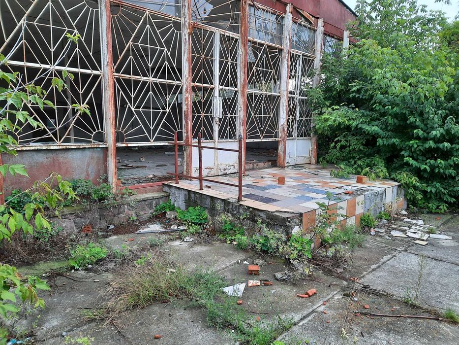 Магазин в центрі Садгори 600 м2 склад 700м2