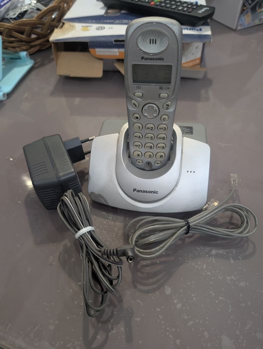 Стаціонарний телефон Panasonic KX-TG1107UA з повним комплектом та коробкою