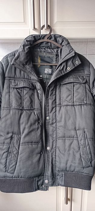 Blusão preto Jack e Jones