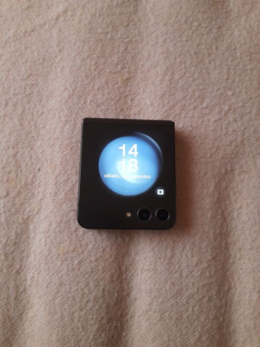 Tenho para venda este samsung z flip5