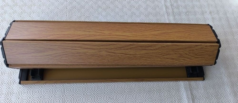 Mesa dobrável ideal para carrinho de jardim.