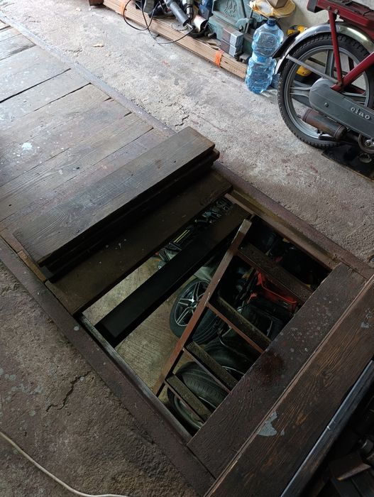 Garaż murowany z warsztatem