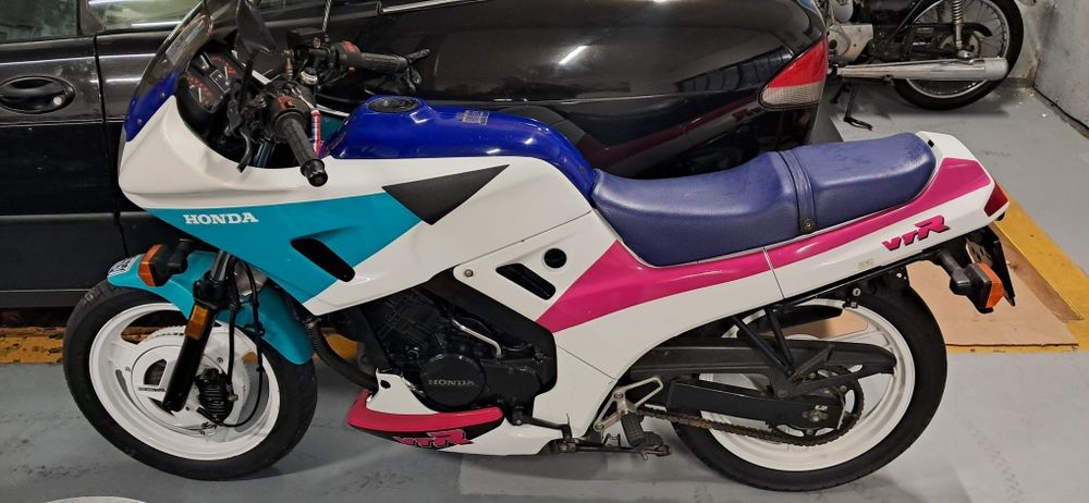 Honda VTR 250  88 rok  unikat