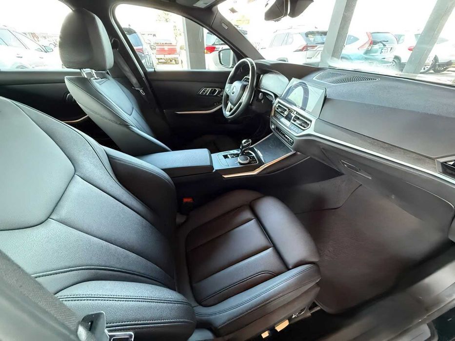 BMW 330xi      2020