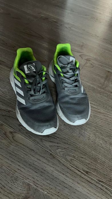 Оригінальні кросівки Adidas б/в розмір 38