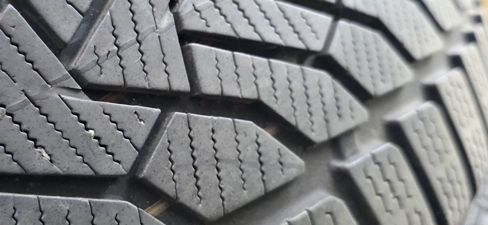 Opony zimowe Opony Zimowe Uniroyal WinterExpert 245/45 R19 – 4 szt.