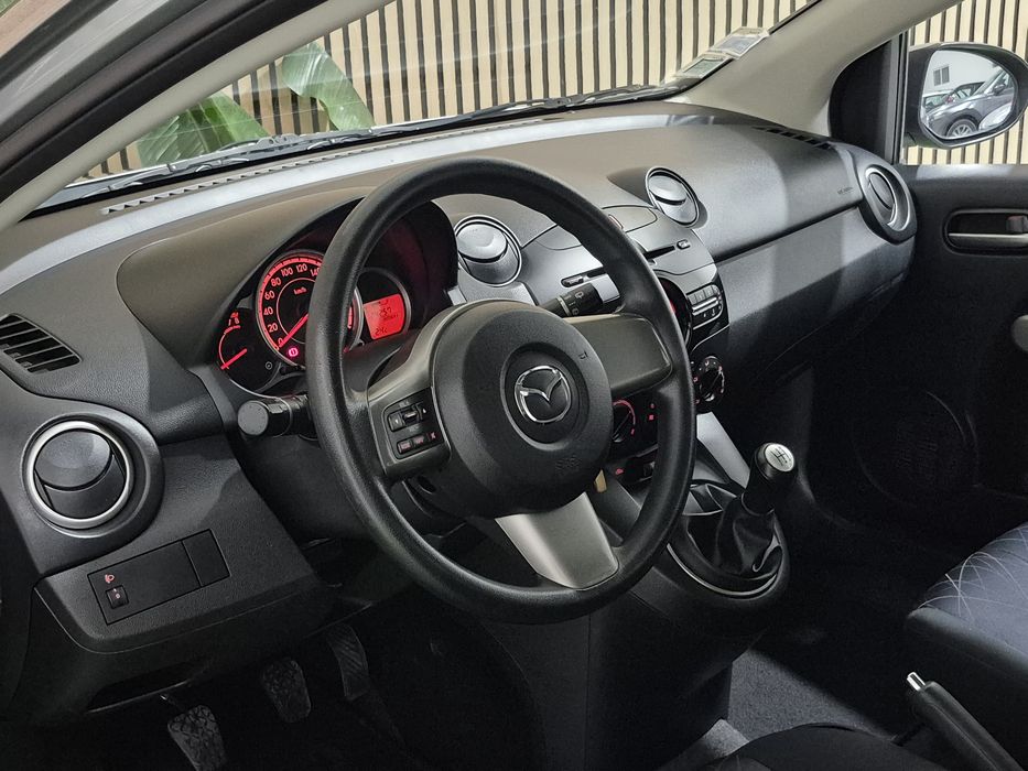 Mazda 2 — fotografia 8