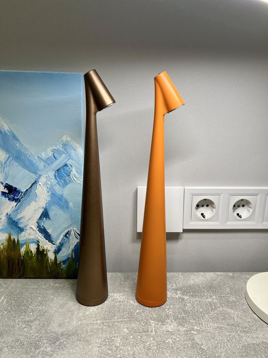 Стильный настольный светильник лампа, акуммуляторный