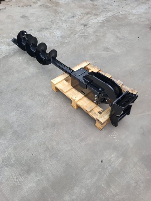 Wiertnica glebowa z silnikiem hydraulicznym