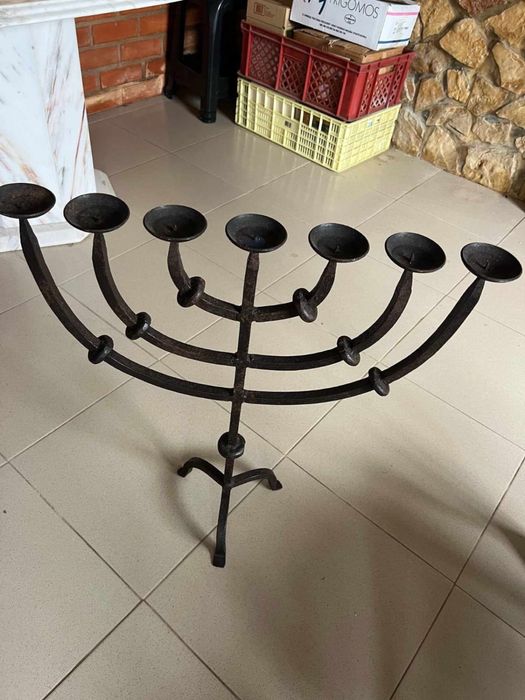 “Castiçal” em Ferro