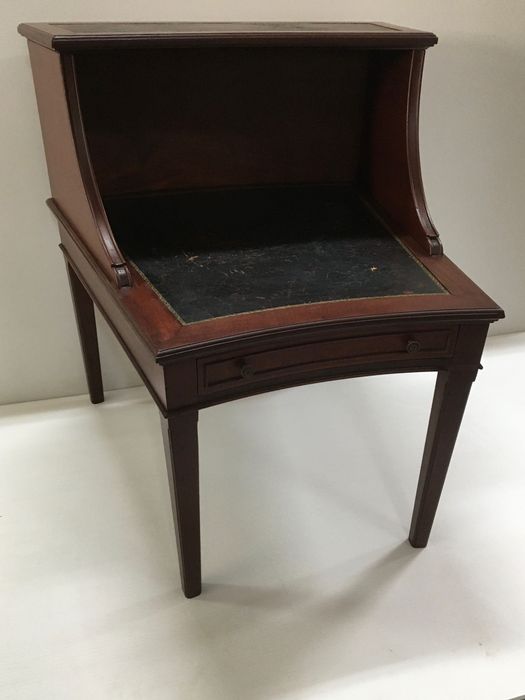 Corner Table – 1940s64551182170243120