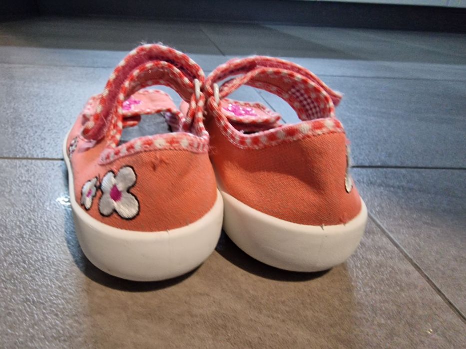 Kapcie do przedszkola r.27 stan idealny